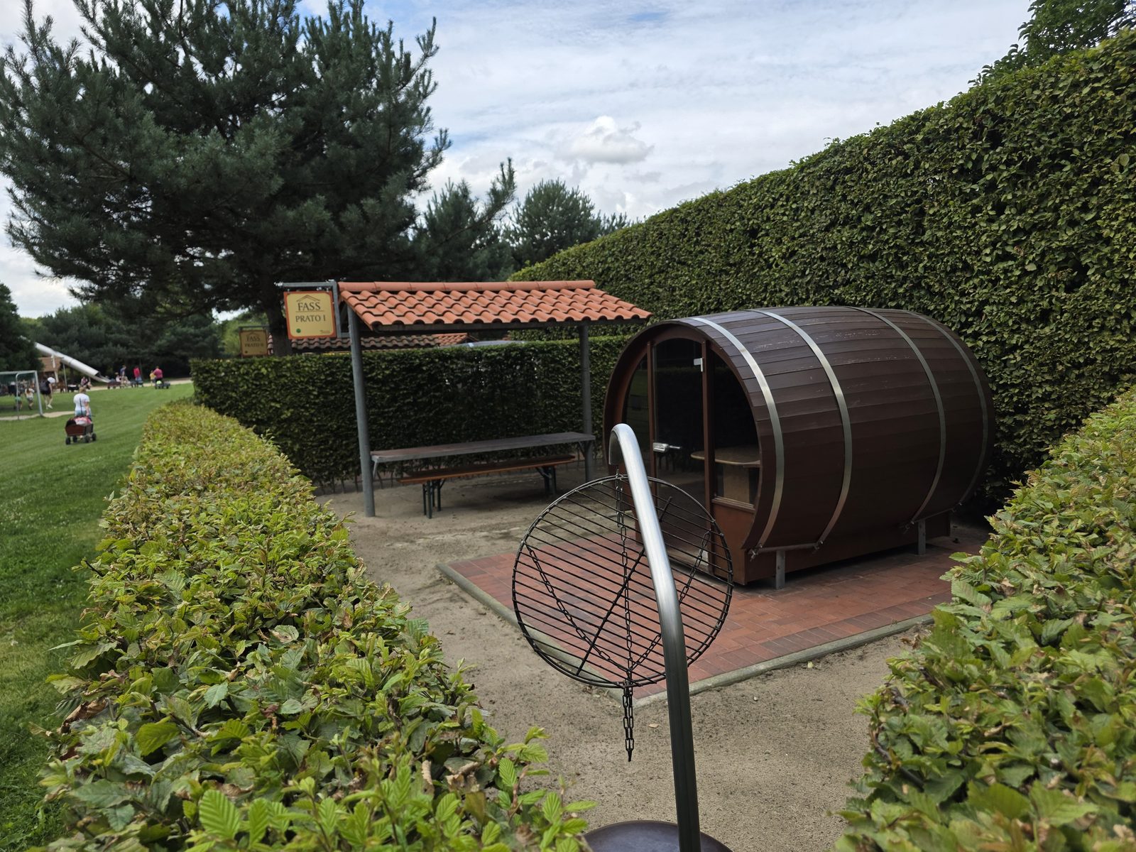 Mietbarer Grillplatz mit Fasshütte im Irrland