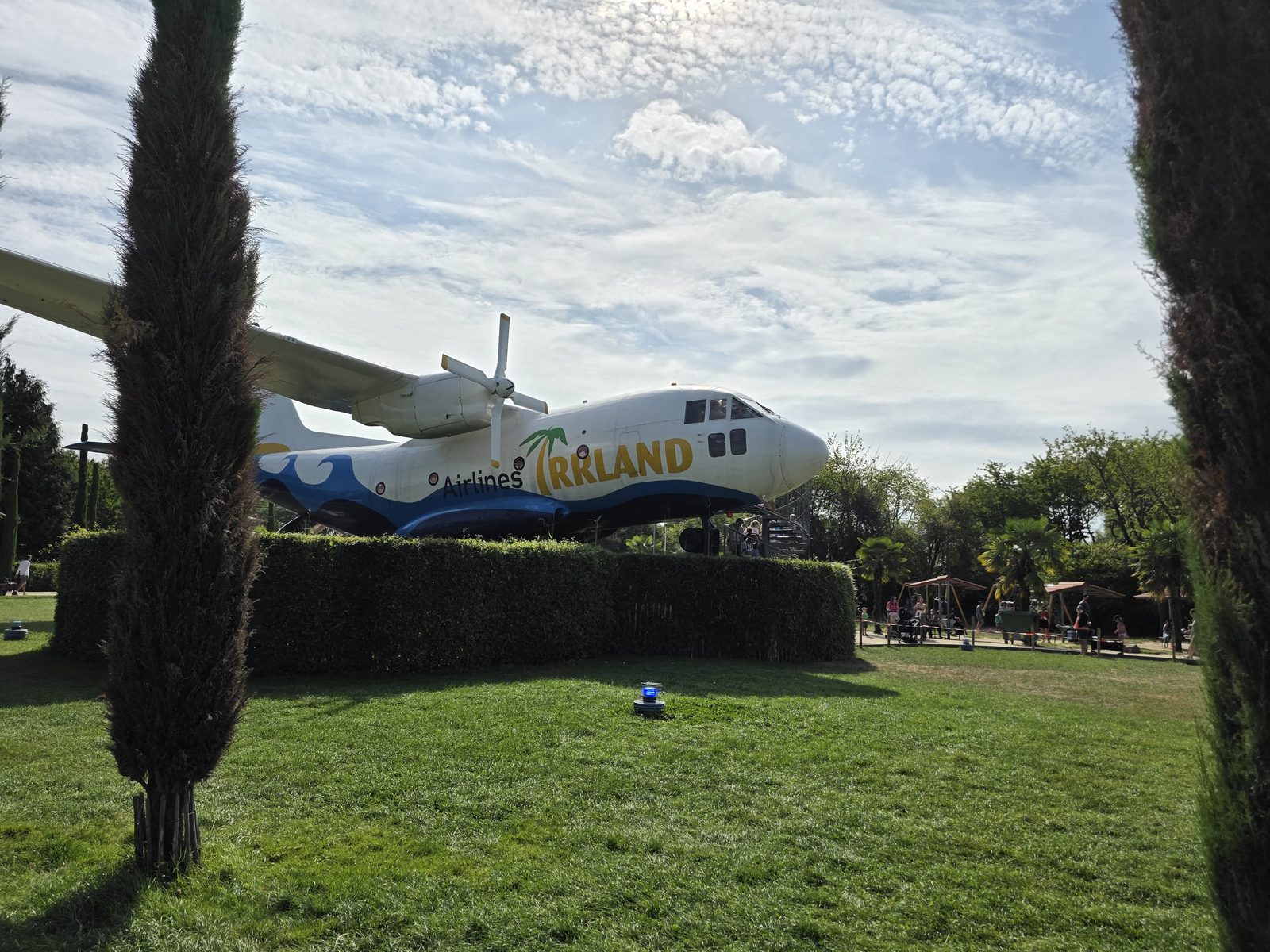 Flugzeug „Irrland Airlines" als Spielgerät
