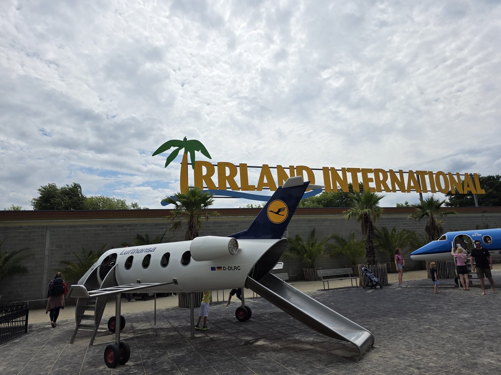 Airport-Bereich des Irrland mit Flugzeugen und Rutsche