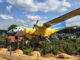 Als Papagei lackiertes Flugzeug mit Kletteraufgang und Rutsche im Irrland Kevelaer