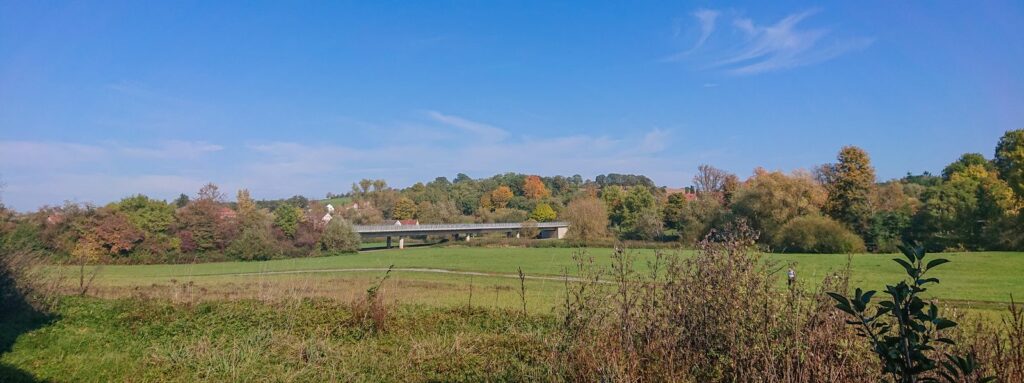 Herbstlich gefärbte Saaleaue bei der Saline am Rand von Bad Kissingen