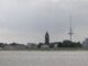 Strandpromenade von Cuxhaven mit Strandkörben, Kirchturm und Funkturm vom Wasser aus