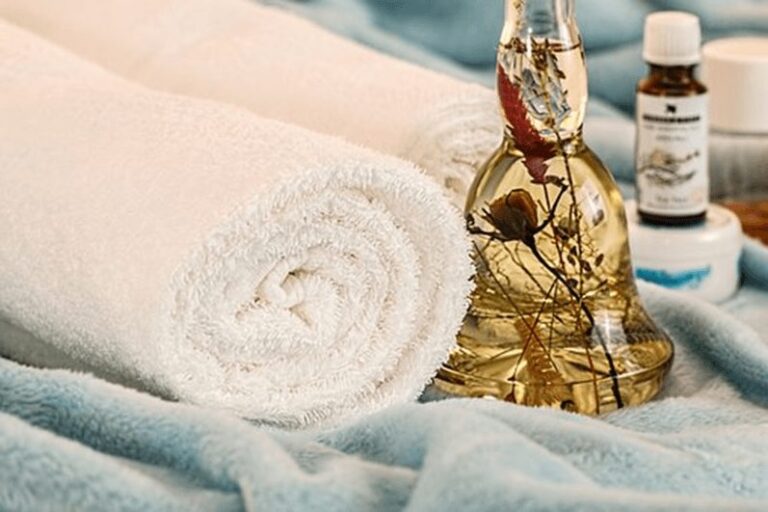 Saunaaufguss im Wellnessbereich