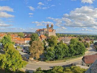 Blick vom Münzenberg über die Altstadt von Quedlinburg zum Schlossberg mit Stiftskirche