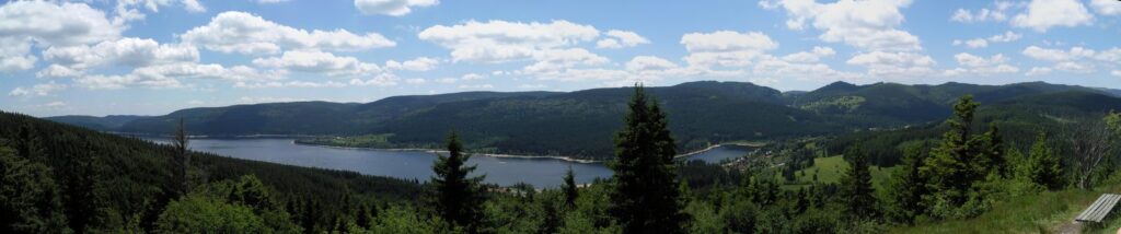 Panorama über den Schluchsee im Sommer vom Aussichtspunkt Bildstein aus
